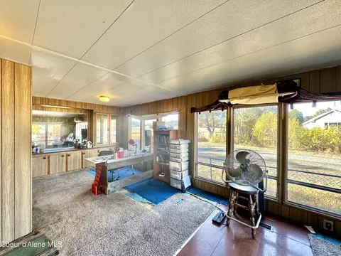 Living - 1449 C St, Plummer, ID 83851 photo 4 of 4