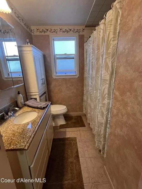Bath - 1935 E Sundance Dr, Post Falls, ID 83854 photo 1 of 2