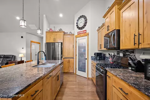 Kitchen - 8436 E Snowy Ln, Athol, ID 83801 photo 3 of 4