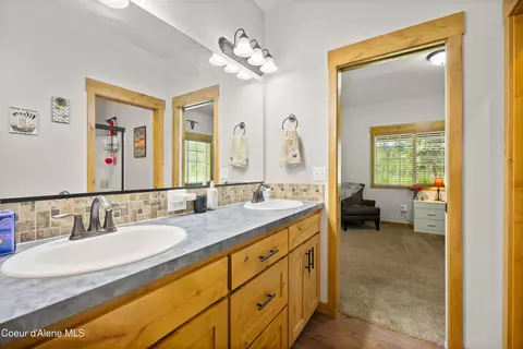 Bath - 8436 E Snowy Ln, Athol, ID 83801 photo 2 of 4