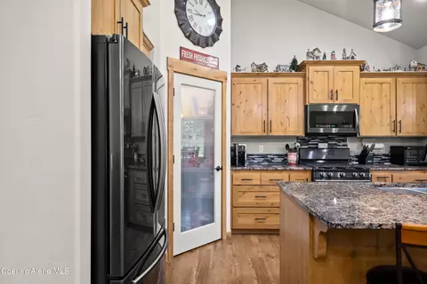 Kitchen - 8436 E Snowy Ln, Athol, ID 83801 photo 4 of 4
