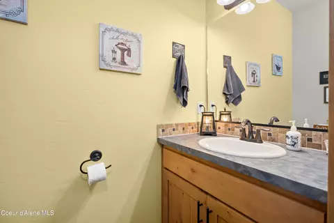 Bath - 8436 E Snowy Ln, Athol, ID 83801 photo 4 of 4
