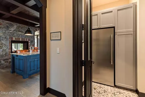 Entry Way - 10875 S Skyview Rd, Harrison, ID 83833 photo 4 of 14
