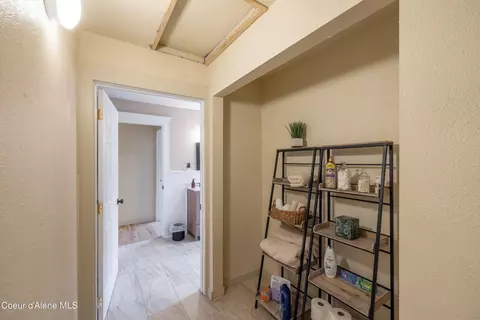 Entry Way - 8924 E Black Bear Rd, Athol, ID 83801 photo 1 of 1