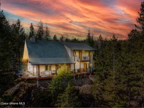 762 Geenen Rd, Cocolalla, ID 83813