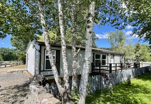613 Riverdale Dr, Saint Maries, ID 83861