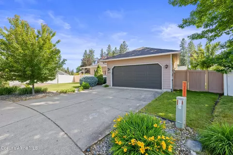 Exterior - 2285 E Stonebridge Ct, Post Falls, ID 83854 photo 2 of 12