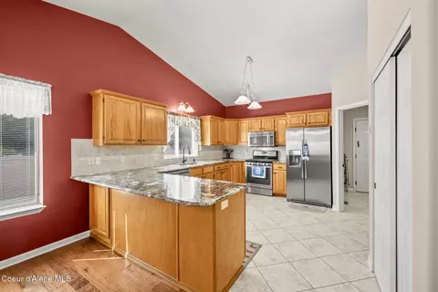 Kitchen - 2285 E Stonebridge Ct, Post Falls, ID 83854 photo 2 of 3