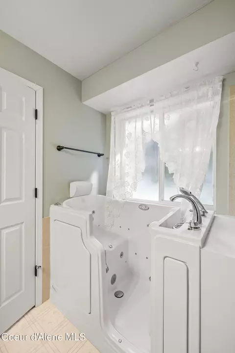 Bath - 2285 E Stonebridge Ct, Post Falls, ID 83854 photo 3 of 3