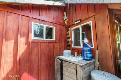 Exterior - 40 Laid Back Dr, Sandpoint, ID 83864 photo 5 of 15