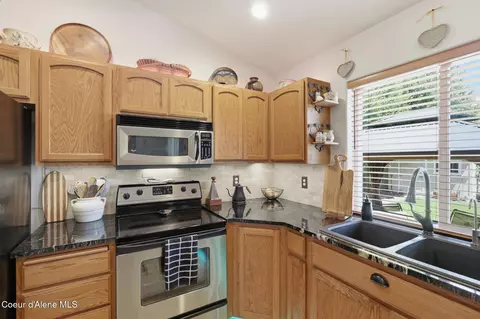 Kitchen - 1460 N Willamette Dr, Post Falls, ID 83854 photo 4 of 4