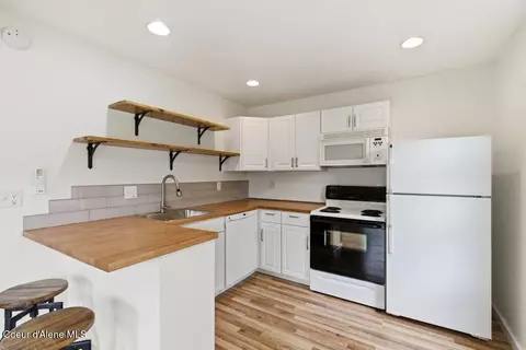 Kitchen - 605 Hunter St, Mullan, ID 83846 photo 2 of 2