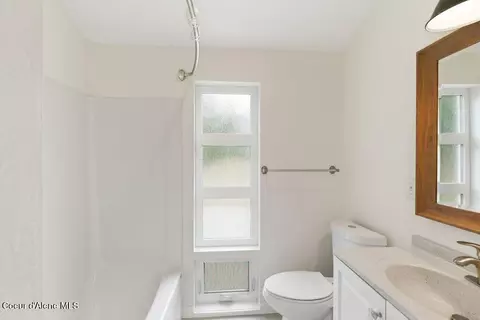 Bath - 605 Hunter St, Mullan, ID 83846 photo 1 of 1
