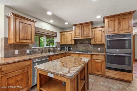 Kitchen - 3075 E York Ct, Hayden, ID 83835 photo 2 of 4
