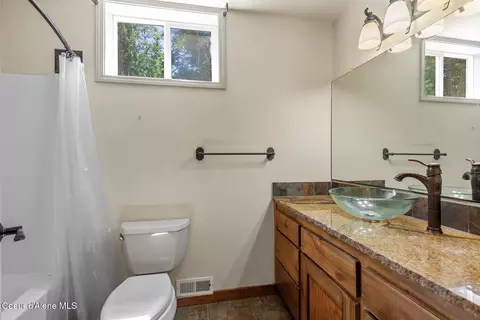 Bath - 3075 E York Ct, Hayden, ID 83835 photo 5 of 5