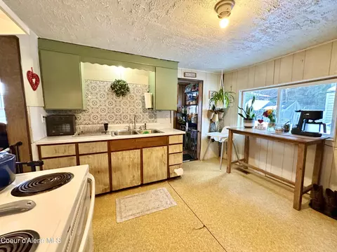 Kitchen - 603 E Larch Ave, Osburn, ID 83849 photo 4 of 4