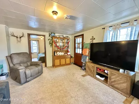 Living - 603 E Larch Ave, Osburn, ID 83849 photo 2 of 2