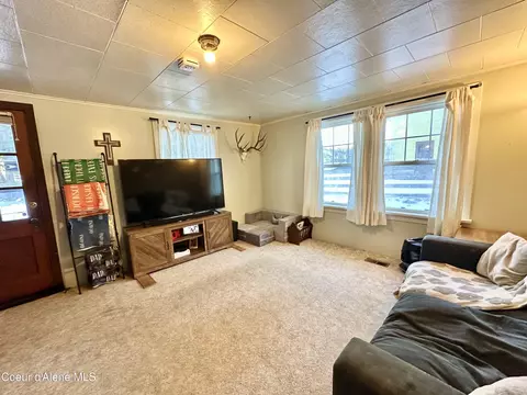 Living - 603 E Larch Ave, Osburn, ID 83849 photo 1 of 2