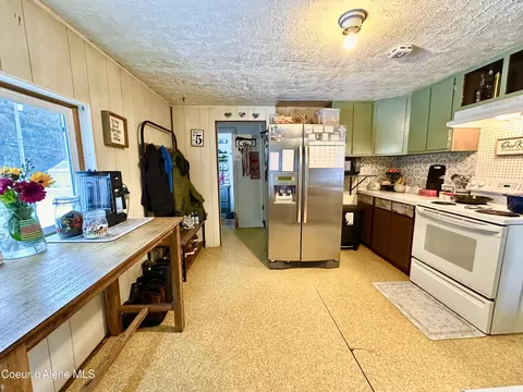 Kitchen - 603 E Larch Ave, Osburn, ID 83849 photo 2 of 4