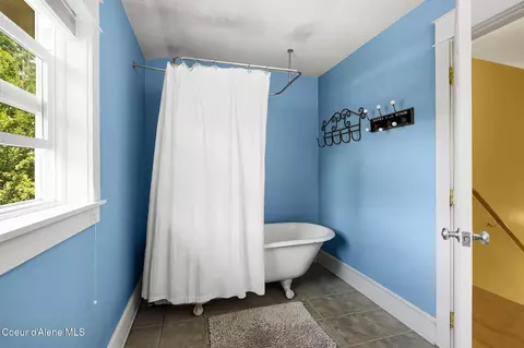 Bath - 707 N Forest Ave, Sandpoint, ID 83864 photo 3 of 3