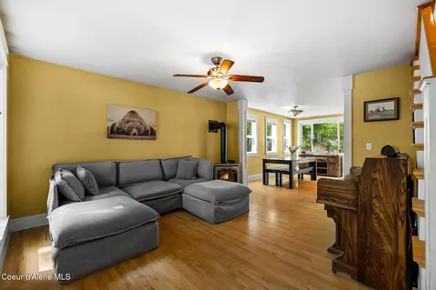 Living - 707 N Forest Ave, Sandpoint, ID 83864 photo 1 of 2