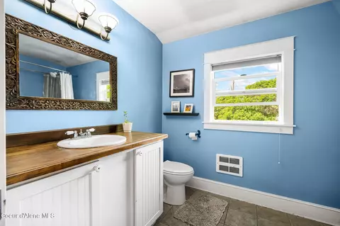 Bath - 707 N Forest Ave, Sandpoint, ID 83864 photo 2 of 3