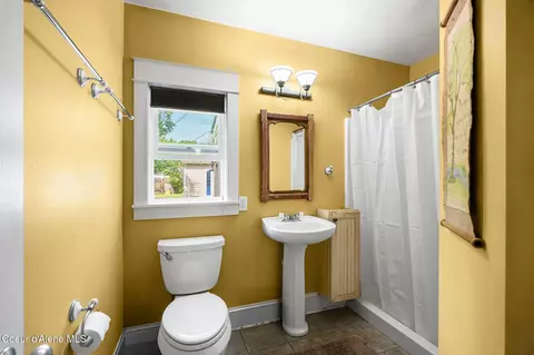 Bath - 707 N Forest Ave, Sandpoint, ID 83864 photo 1 of 3