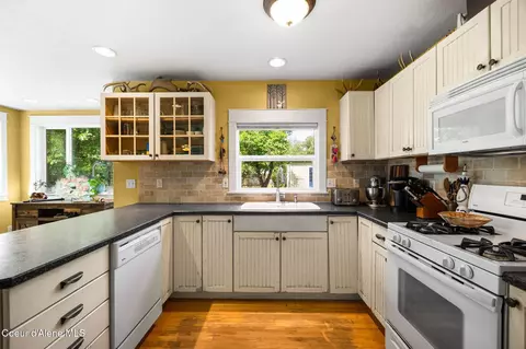 Kitchen - 707 N Forest Ave, Sandpoint, ID 83864 photo 2 of 4