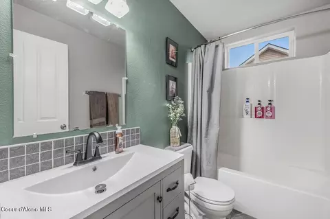 Bath - 9499 N Macie Loop, Hayden, ID 83835 photo 3 of 3