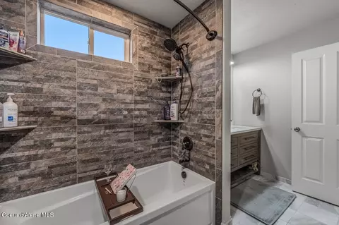 Bath - 9499 N Macie Loop, Hayden, ID 83835 photo 2 of 3