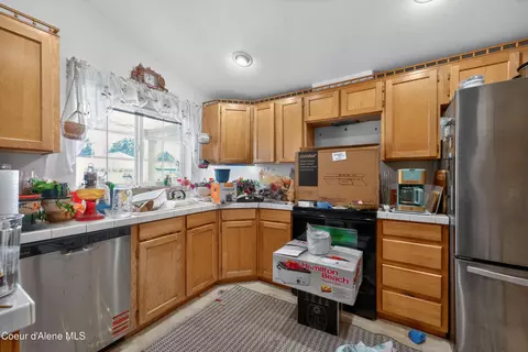 Kitchen - 1816 Bounty Loop, Hayden, ID 83835 photo 2 of 3