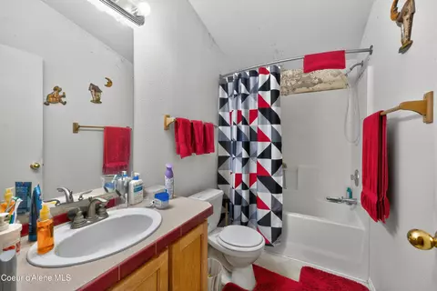 Bath - 1816 Bounty Loop, Hayden, ID 83835 photo 1 of 3