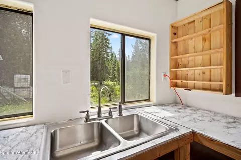 Kitchen - 963 Upper Samuels Rd, Sandpoint, ID 83864 photo 2 of 2