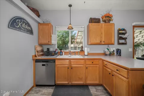 Kitchen - 1285 E Stockman Ave, Post Falls, ID 83854 photo 6 of 7