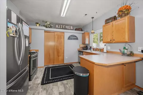 Kitchen - 1285 E Stockman Ave, Post Falls, ID 83854 photo 5 of 7
