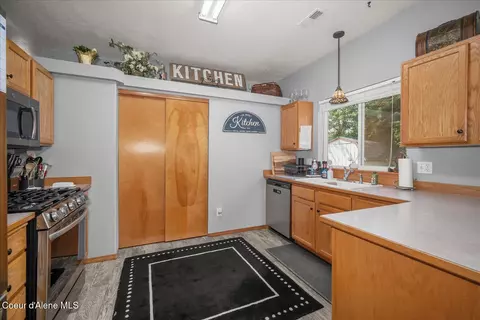 Kitchen - 1285 E Stockman Ave, Post Falls, ID 83854 photo 7 of 7