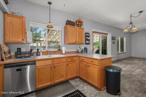 Kitchen - 1285 E Stockman Ave, Post Falls, ID 83854 photo 3 of 7