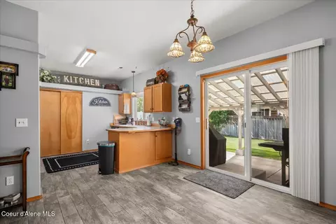 Kitchen - 1285 E Stockman Ave, Post Falls, ID 83854 photo 4 of 7