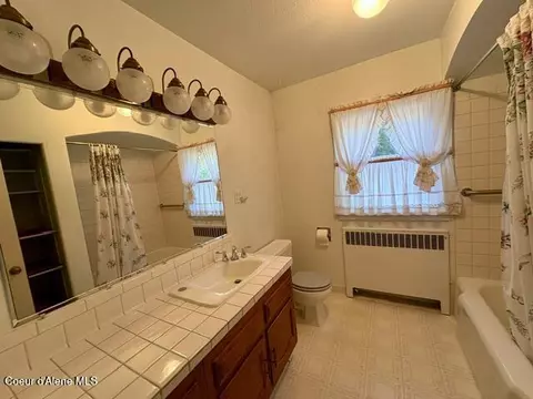 Bath - 302 2nd St, Wallace, ID 83873 photo 4 of 5