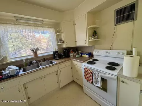 Kitchen - 302 2nd St, Wallace, ID 83873 photo 4 of 8