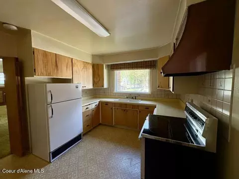 Kitchen - 302 2nd St, Wallace, ID 83873 photo 6 of 8