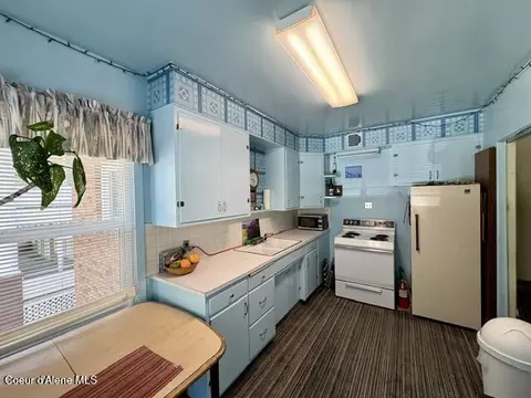 Kitchen - 302 2nd St, Wallace, ID 83873 photo 3 of 8