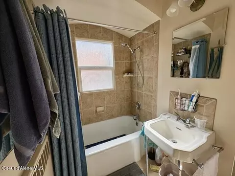 Bath - 302 2nd St, Wallace, ID 83873 photo 1 of 5