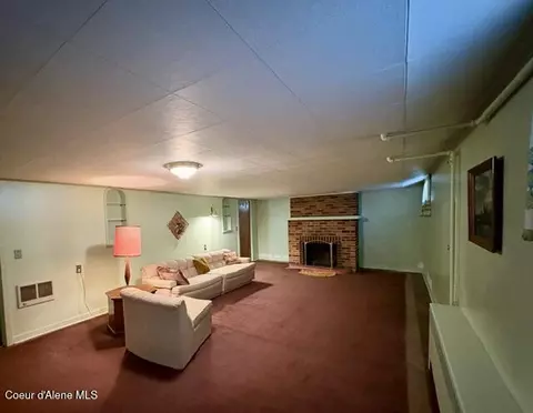 Living - 302 2nd St, Wallace, ID 83873 photo 10 of 12