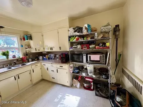Kitchen - 302 2nd St, Wallace, ID 83873 photo 2 of 8