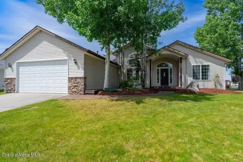 8903 N Newcastle Ln, Hayden, ID 83835
