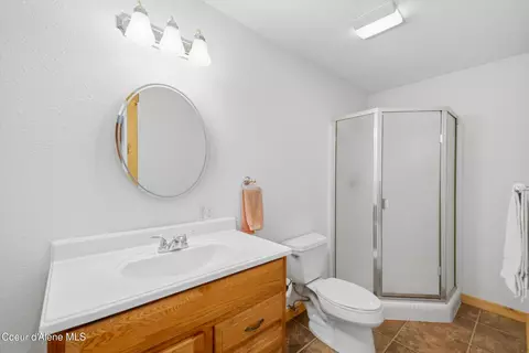 Bath - 3132 Windfall Pass Rd, Plummer, ID 83851 photo 4 of 4