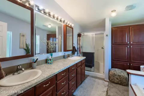 Bath - 871 Foothill Dr, Athol, ID 83801 photo 1 of 2
