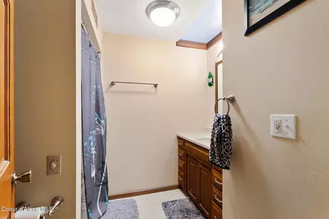 Bath - 272 Hidden Spring Rd, Sandpoint, ID 83864 photo 2 of 5