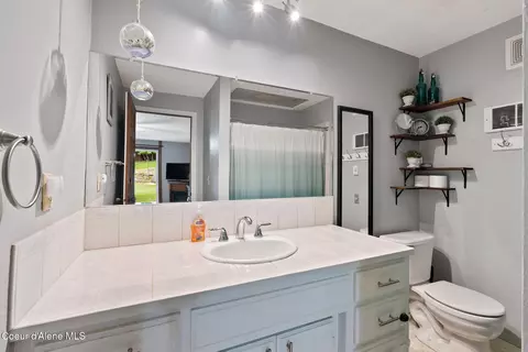 Bath - 272 Hidden Spring Rd, Sandpoint, ID 83864 photo 1 of 5